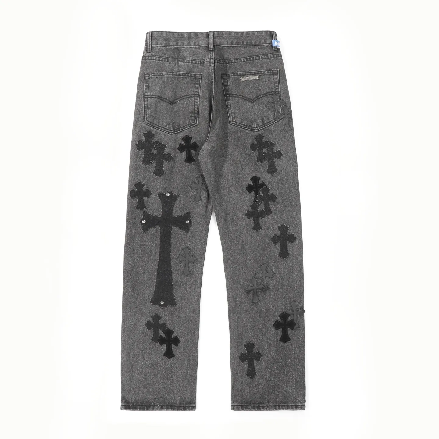 P300 CH Chromehearts black cross-stitched leather black and gray heavy-duty cow king jeans, cabinet price 74W level, patchwork cross pattern embellishment, washed jeans! ! An absolutely high-end luxury product, a 1.9W-level god-level single product, a super popular product, made by top heavy industry, a magic weapon that cannot be missed! [About Zangyin] This is an extremely luxurious fashion brand that can also be called the aristocracy of the high street. It has always been an exclusive brand for some hipsters or rich second generations. Compared with ordinary high streets, it is more luxurious and noble. Compared with luxury brands, it is more fashionable and individual. It has always been a brand that I have a special liking for. [Top heavy industry fashion design] Consistently high-street luxury style. Speaking of this style, the Zangyin family and GU family are definitely the leading representative brands. Especially the Zangyin family has really achieved a state-of-the-art effect in creating high-street style. The unique washed material is used to create this style. The color system is already quite eye-catching. After it is decorated with patchwork cross flowers, it cleverly highlights the charm of the brand. Secondly, this style uses classic The high-waist cutting design highlights the long legs and fashionable temperament of the upper body. The brand is highly recognizable and the slim fit configuration is more suitable for daily wear. It is a product that interprets personality, fashion, and specifications at a glance. This single product is enough to make any fan excited. It can be a white T-shirt for a youthful college style, or a tight suspender for a royal style. It has strong matching ability and can be easily controlled by men.  [Materials and craftsmanship] Needless to say, this point goes without saying. As an excellent craftsman brand, Zangyin’s requirements for details and craftsmanship are really perfect. The washed color of this model has gone through so many processes, not to mention the embellishment of denim appliques. It is also purely hand-made and sewn. Just like what they believe in, only hand-made things have soul and have the meaning of wear. A top-notch heavy-duty fashionable denim item, I look forward to your perfect interpretation! !  Color: black gray Size: 28-36
